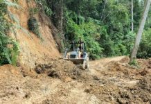 Jalan Panca Karya – Meribung Tertimbun Longsor, Dinas PUPR Sarolangun Turunkan Bulldozer Perbaiki Jalan